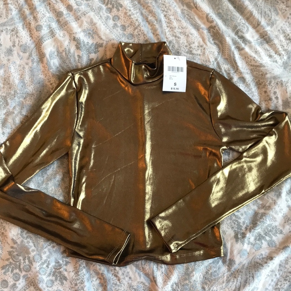 GOLD LONG SLEEVE CROP TOP